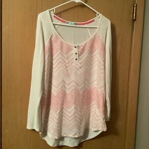 Womens lightweight top by Maurice’s. Size large